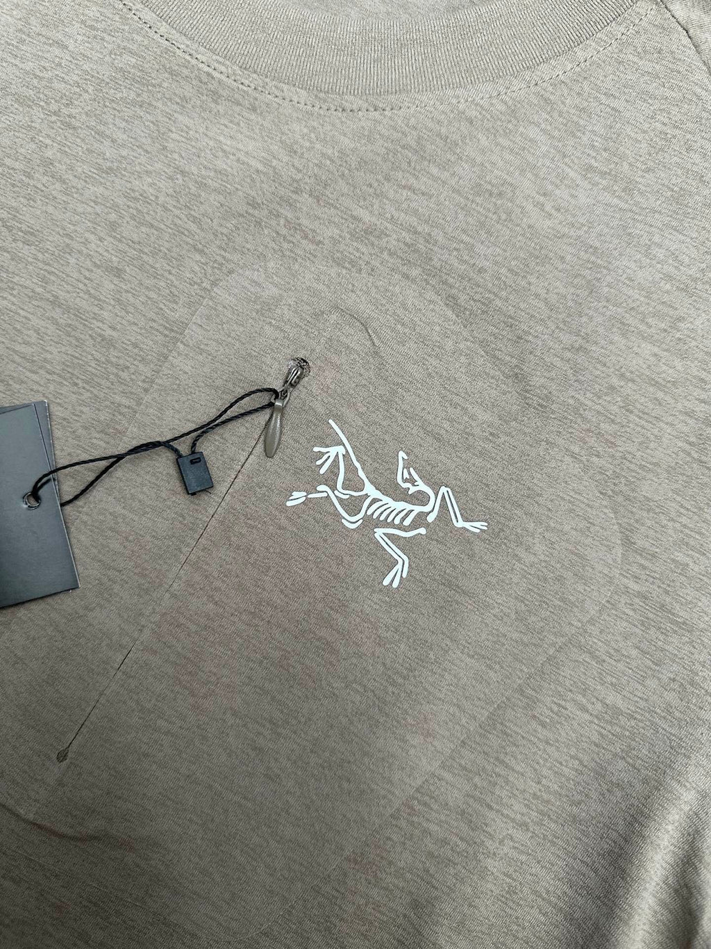 Arc'teryx 2026 Spring‑Summer New Solid‑Color Seamless Heat‑Pressed Pocket Short‑Sleeve T‑Shirt