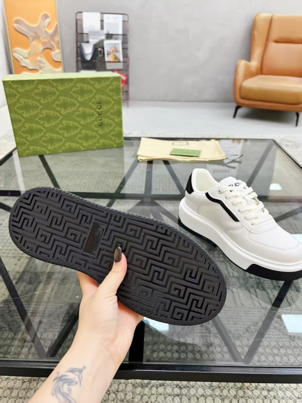 Gucci Men's White and Black Low-Top Sneakers